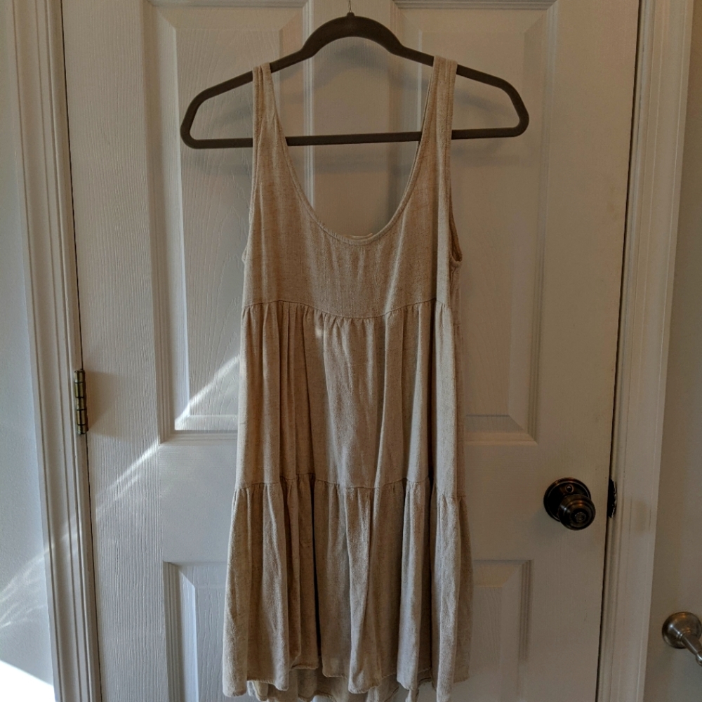 ee: some tan dress